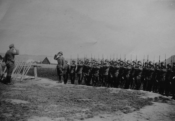 LiveHistoryNow's tweet photo. 1944: 60,000 Slovak troops turn against the Nazis, beginning a two month revolt known as the Slovak National Uprising http://t.co/UVHsAN0l1K