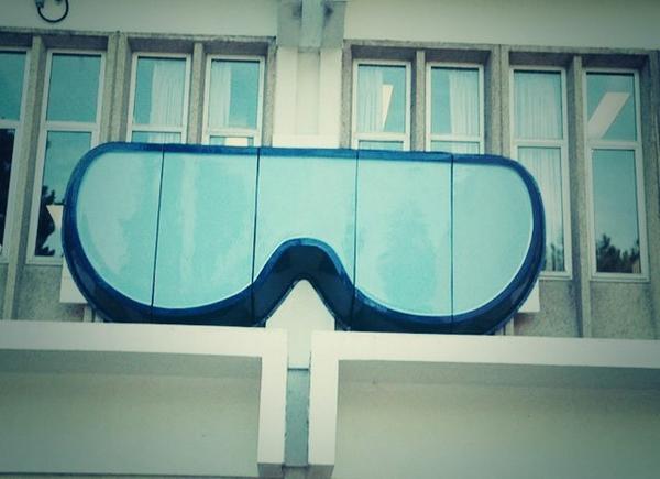 SCIOrientation's tweet photo. What's big, protects your eyes in the lab and now up at The Link between ESC and B1? #UWOW14 #SCIOrientation http://t.co/AV3dgIvyVS