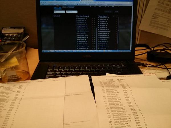 jessicagiles6's tweet photo. #fantasyfootball draft day http://t.co/cBqjKkq3L0