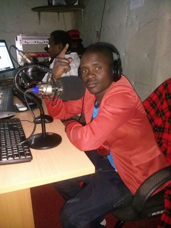 Q12dj255's tweet image. Utasikia #WaTz tupende vya #Nyumbani.