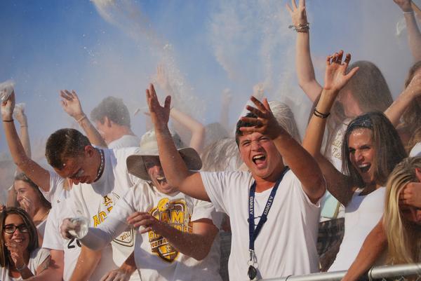 chandlerbrown16's tweet photo. @WeRunTheROC #cummzone http://t.co/sDlJlNeSmi