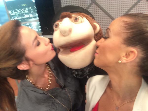 JorgeDanner's tweet photo. SE APROVECHAN! UYY! “@GabiDesangles @KarinaLarrauri y yo besamos a @JorgeDanner y presento un ILK q pone a pensar! http://t.co/C4KqzAyCQs