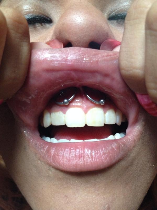 Vampire Teeth Piercing vlr.eng.br