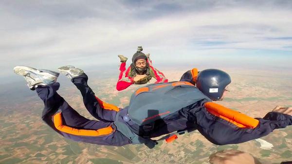 an_blogs's tweet photo. #freefall on #AFF Learn to #skydiving on your #AFF_course with http://t.co/7V70Z2wxHp  http://t.co/xAAbdJIsTI via @BarryMaple #photography