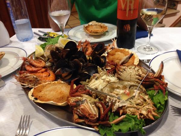 Maarquitos's tweet photo. Ni tan mal! "@Dvd_Alamo: Una mariscada que nos vamos a meter entre pecho y espalda @Maarquitos no tiene mala pinta http://t.co/0uA7azydpn"