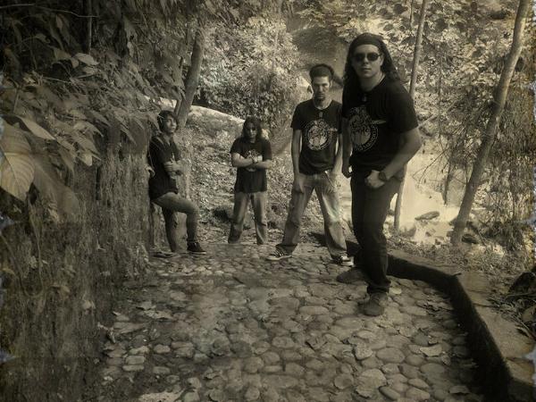 HendrickBASS's tweet photo. @IvanovichMndoza #PinkFloyd #IBMCBARINAS #RockExtremo #Tachira @HermanosDelRock @trafficTACHIRA @rockenart @Metalketo http://t.co/x8YKahPALS