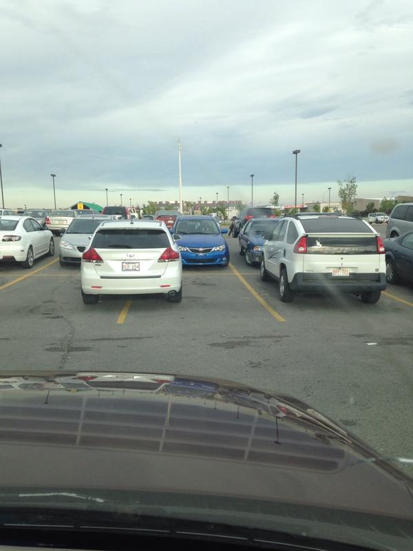 RogersonRachel's tweet photo. @DBagParkingYYC  ... Nice. Full parking lot. http://t.co/OV2ijWD96N