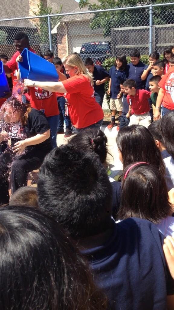 THEFMGILBERT's tweet photo. #thefmgilbert challenges #tjleeelementary for the #koolaidchallenge for #irvingschoolsfoundation http://t.co/y0GbeLjso1
