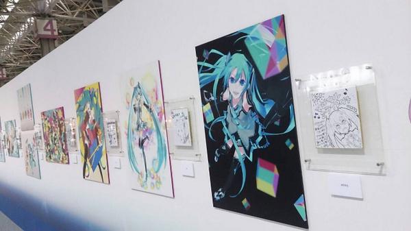 ট ইট র 初音ミク マジカルミライ 公式 展示エリアのイラストギャラリーでは 大きなイラスト イラストレーター様の直筆サイン色紙を展示中 かわいいようかわいいよう マジカルミライ Http T Co D73rm8hjb6