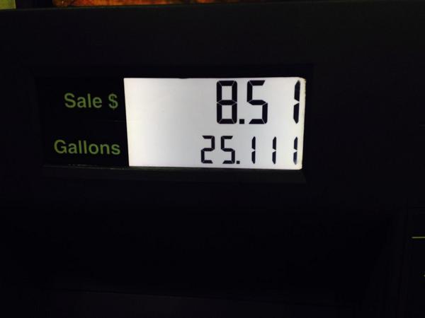 TevTev07's tweet photo. $8.51 for 25 gallons of gas http://t.co/LFnb7a3xlX