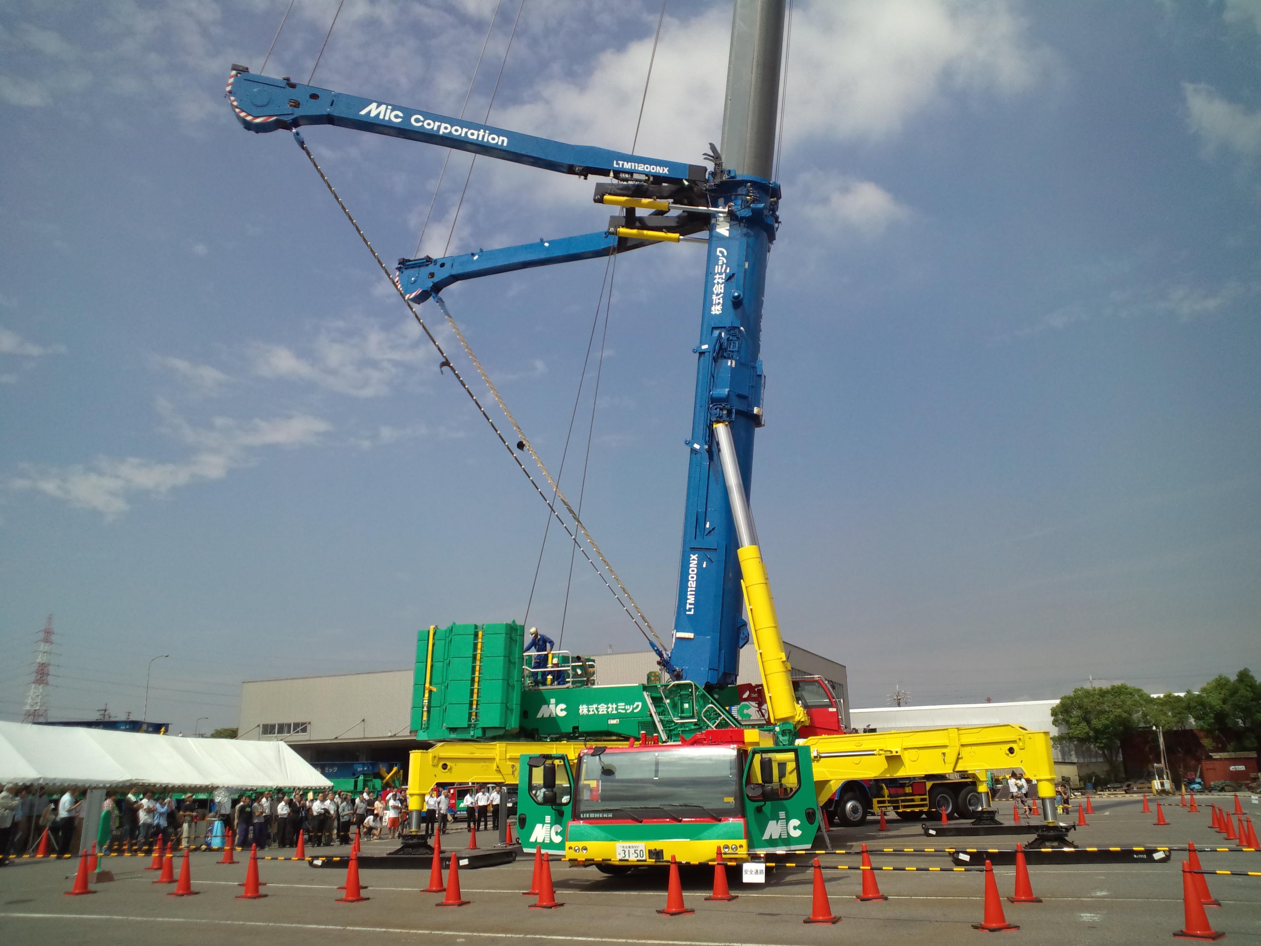 LIEBHERR LTM11200NX はれ ミックカラー LIEBHERR LTM11200NX はれ ミックカラー