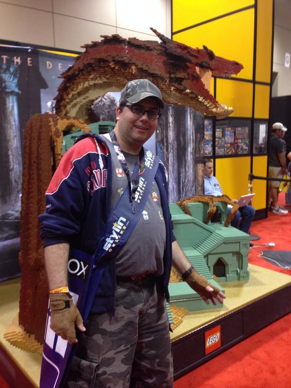 admiral_corn's tweet photo. A Lego Smaug!  #LEGOTheHobbit http://t.co/adpc1Z5lgq
