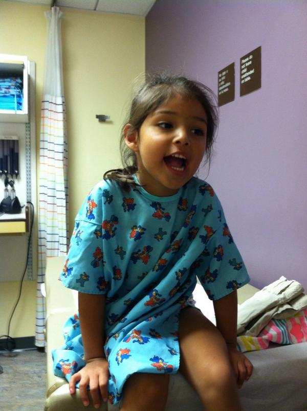 anitradr's tweet photo. Dr time for Haley 👧😬 hopefully she don't get one of these 💉 #physicaltime #backtoschool @Maldy124 @derek12fit http://t.co/c7oLUrTwvT
