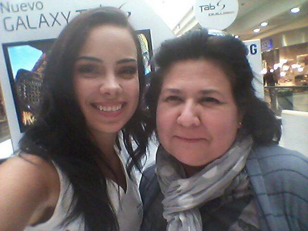 cristinacoach's tweet photo. Espectacular el super amoled de samsung #CafeTabS http://t.co/68AjhvhAgG