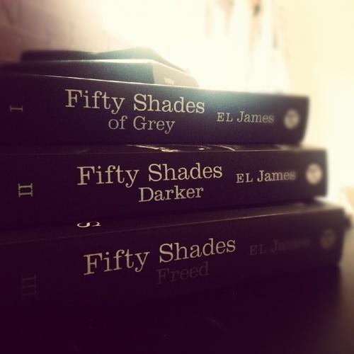 dornson's tweet photo. Ile razy czytaliście trylogię napisaną przez E.L James ? #50twarzygreya http://t.co/dg8ATLryJV