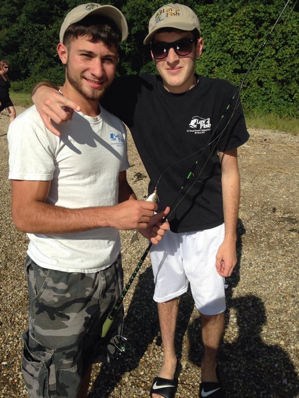 cpetrags's tweet photo. #Luv2Fish #SlingingSnappers http://t.co/B6EC9xKYyv
