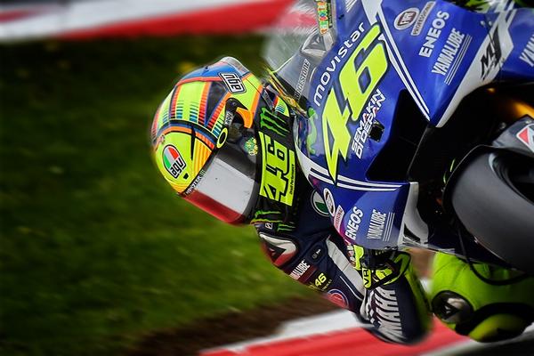 ValeYellow46's tweet photo. Circuito di Silverstone,Inghilterra
Venerdì,prove libere
Primo scatto @GigiSoldano http://t.co/dKmG4QppVv