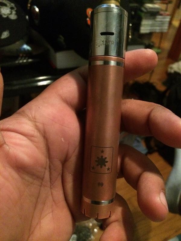 CoreyManesh's tweet image. Loving the all copper but the green hands kinda suck #mod #coilporn #coil #fmmod #copper #ecig #Chicagovapenation #hi