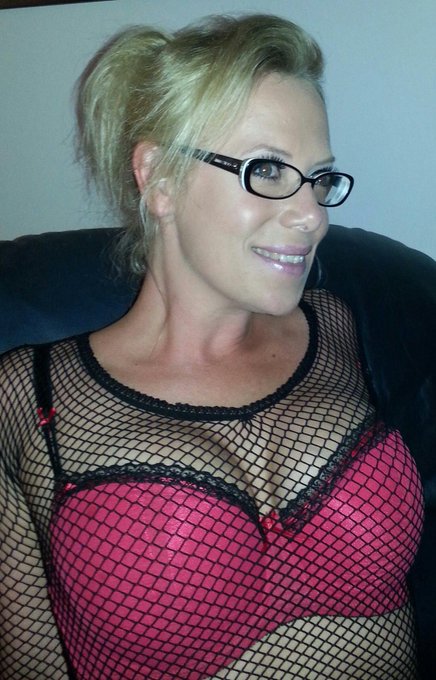 online now xx sashaxmantle   http://t.co/pPlhZrzk1j http://t.co/BLT2kwnb7Q