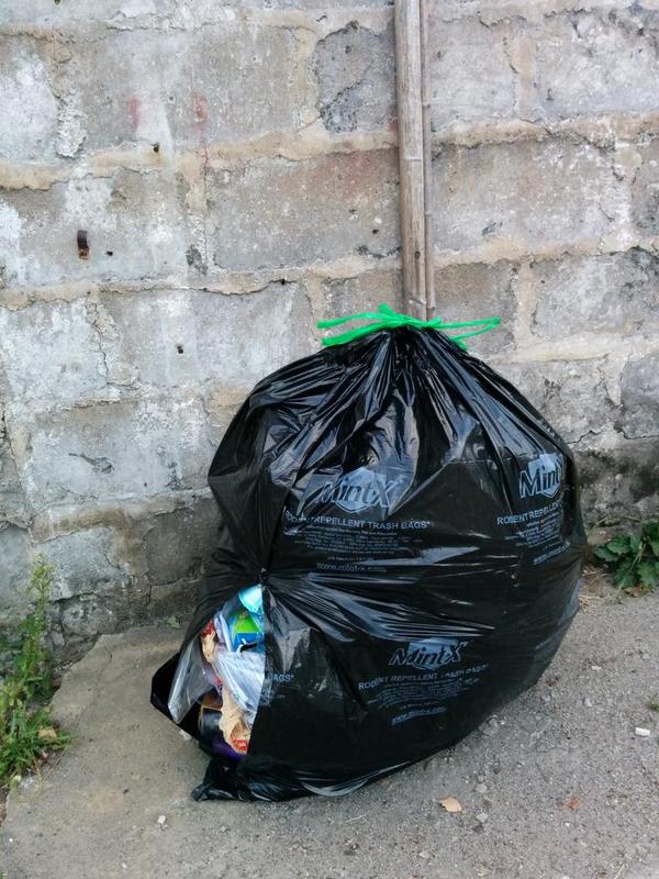 mMendelL1's tweet photo. #mintx garbage bags are #trash #rip down the side every time! http://t.co/VfXgFy0P7e