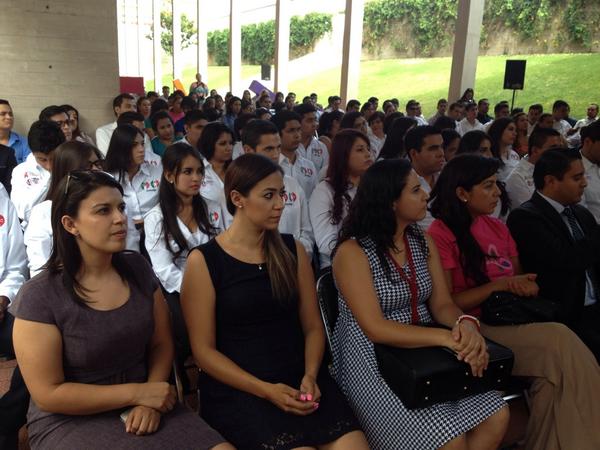 DgoPRI's tweet photo. Atentas @danisotto y @paolaandrade07 sumándose al compromiso de trabajo para erradicar la violencia contra mujeres http://t.co/CRrbN2qJwf
