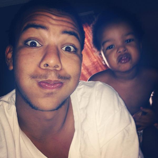 CokeNoCola_'s tweet photo. Cooling with my youngin 😊 http://t.co/EaKEKlI4q3