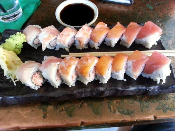 TheRealC_BREW's tweet photo. Yo @iamchloefox my 2nd time having sushi this week. Looks like #NoSushiForChloe #WaffleButt xx http://t.co/veFCWyxoHC
