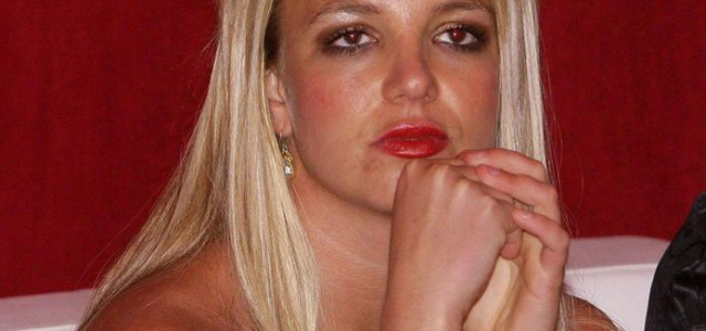 Esperando a Dianna Agron entrar no message e dar o "Happy Birthday" pra Lea Michele. 