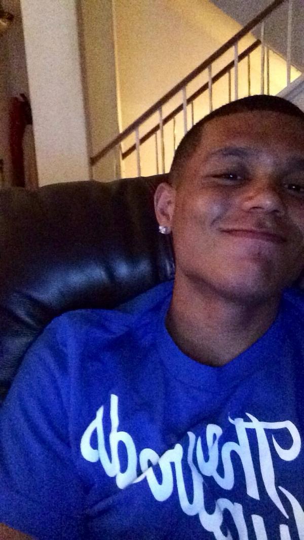 Brandonbrotherz's tweet photo. Friday Night Turn Up!!! ππ #BoredAf #SomeoneHitMe http://t.co/KaRERLhTFq