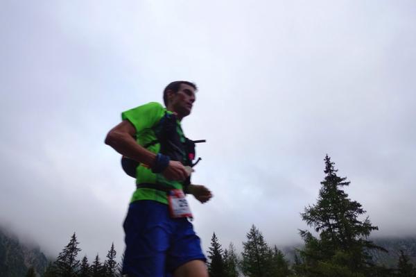 Andrew Tuckey (+79') of Australia has moved into 10th at La Fouly (107km). #UTMB
