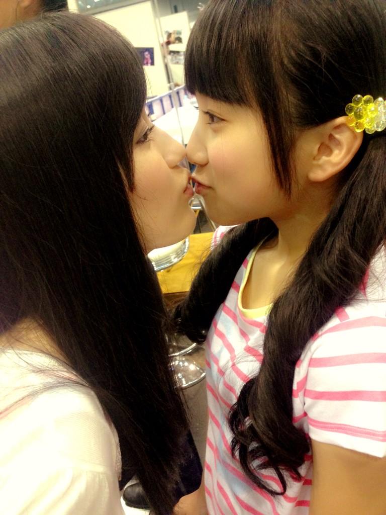 小学生　キス　gif 