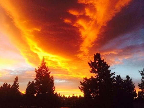 LiveatLakeview's tweet image. Fire in the sky tonight! #tahoelife #summerdontgo #nofilter