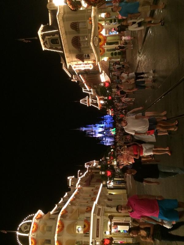 Mike10Jones's tweet photo. Great day at Disney!! http://t.co/8KROBTfqXr