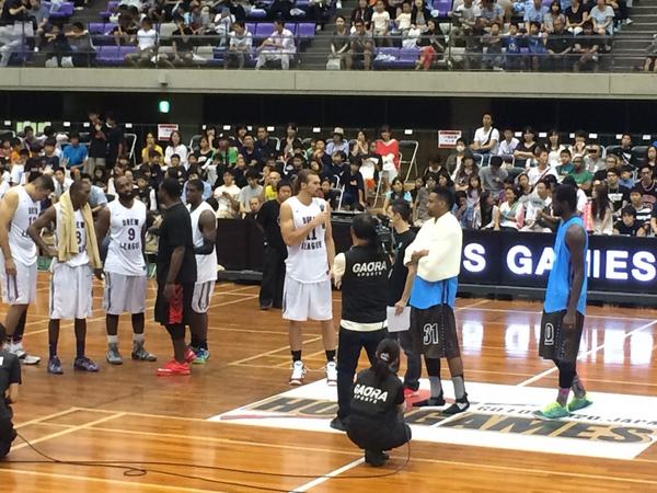 w_higa's tweet image. NBAの有名選手がインタビューにこたえてる！ #hosgames