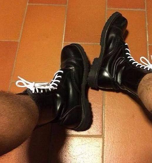 thebootbroker's tweet photo. Black boots and white laces http://t.co/pQAdRacM06
