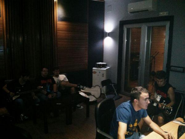 MulocoRecords's tweet photo. Están grabando con nosotros hoy los chicos de @LagartoJuantxoR. ¡Rock &amp; Roll! http://t.co/WF2j7W9krK