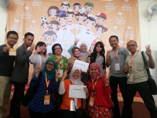 hildaanwar's tweet photo. Kelompok 3 #KIB2 *salam3jari* :D http://t.co/yALLBOpN9e