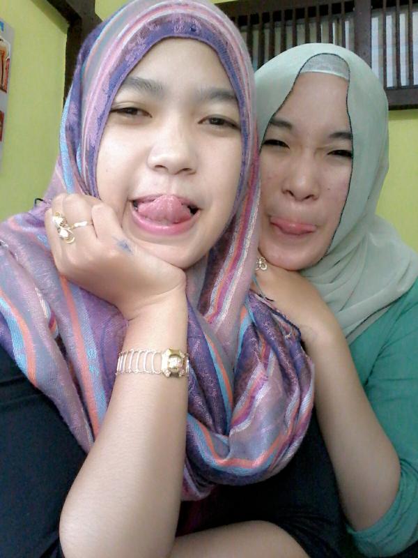 Ferasasri's tweet photo. Selfie with bidan sisil http://t.co/KQul7Ubj3v