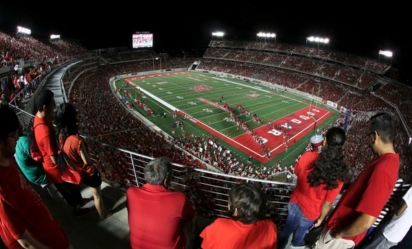 UHCougarFB's tweet photo. PHOTO GALLERY | Amazing shots from the 2014 TDECU Stadium Opener: https://t.co/ANsXzmlGa9 #GoCoogs http://t.co/u3UmuX5c1K