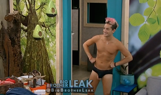 BigBrotherLeak's tweet image. Frankie just walked into the room with his balls hanging out. #BB16