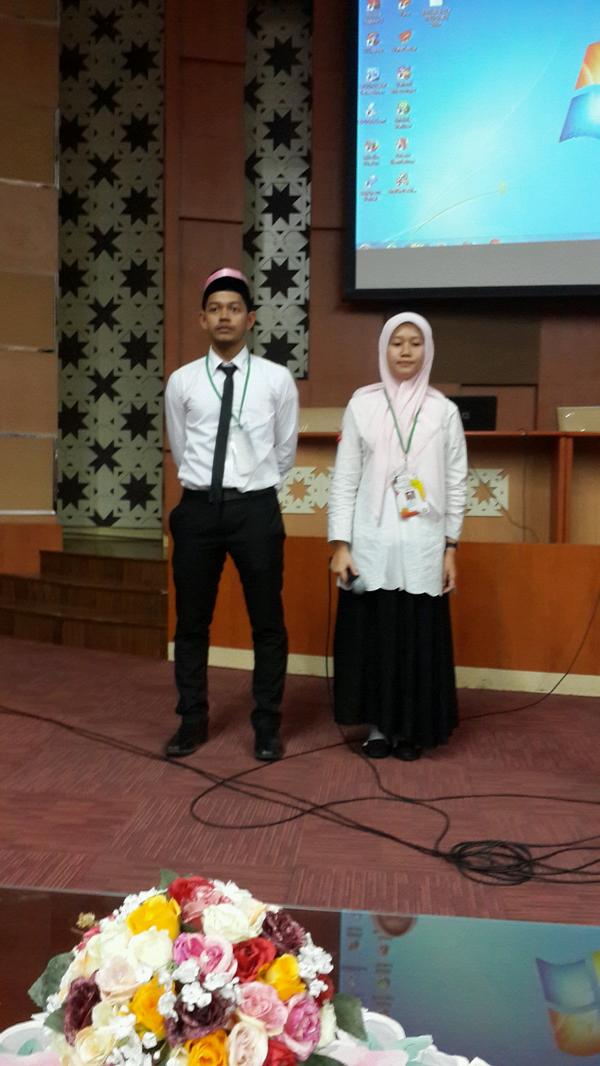 semafkuy's tweet photo. Pak Lurah dan Bu Lurah Prodi Kedokteran Gigi @fkyarsi2014 http://t.co/33xZf5zZ6s