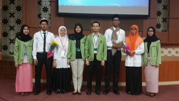 semafkuy's tweet photo. Pak Lurah dan Bu Lurah FK dan PKG @fkyarsi2014 bersama BPH @semafkuy http://t.co/v6ojI3rRbP