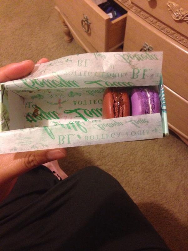 jojieangelica's tweet image. Shout out to @jewelayn for the macarons #twoleft
