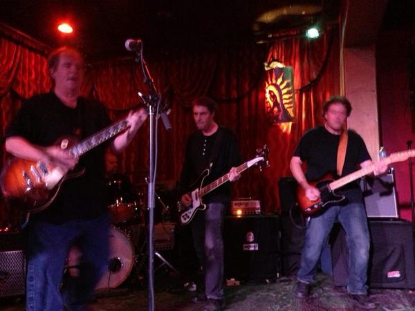 ___TheLast's tweet image. Great set tonight! @alexsbar #LongBeach #LAExplosion! #35thanniversaryshow