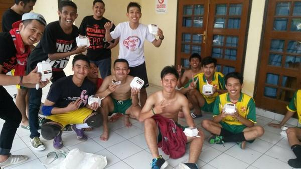 Rehat sambil ngemil surabi dari <a href="/surabiteras/">Surabi Modern</a> . Mari makan