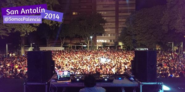 SomosPalencia's tweet photo. El II Concurso de DJ Contest de Europa FM llenaba anoche el Parque del Salón de Palencia #SanAntolín2014 http://t.co/o4OJ1ZmmOo
