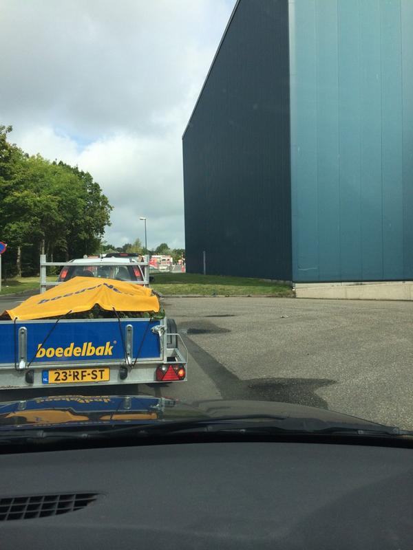 RO_PE's tweet image. Druk bij de stort.