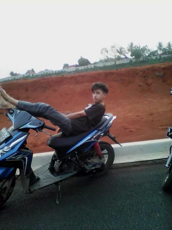 deviadel1's tweet photo. My boy 😘❤ http://t.co/A6neloB3xR