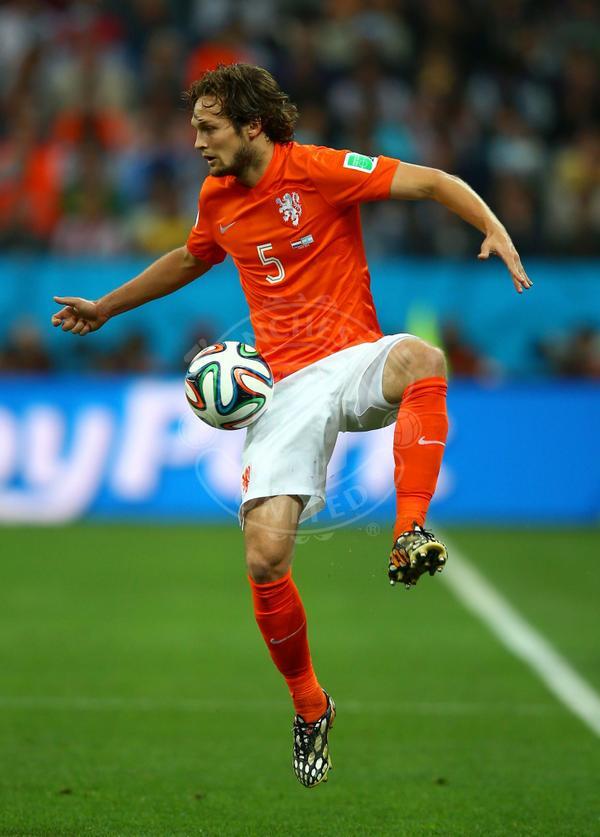 ManUtd_MY's tweet photo. TERKINI: #mufc capai persetujuan dgn Ajax utk tandatangani Daley Blind,tertakluk kpd ujian perubatan &amp; terma personal http://t.co/fRSsw07fSl