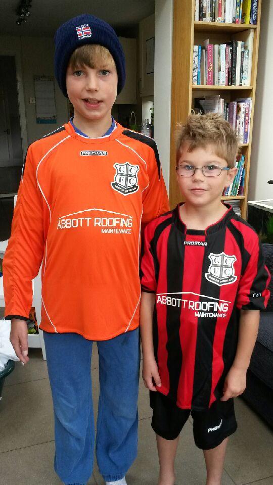 abbottroofingox's tweet photo. New football kit http://t.co/5KkngwE48D